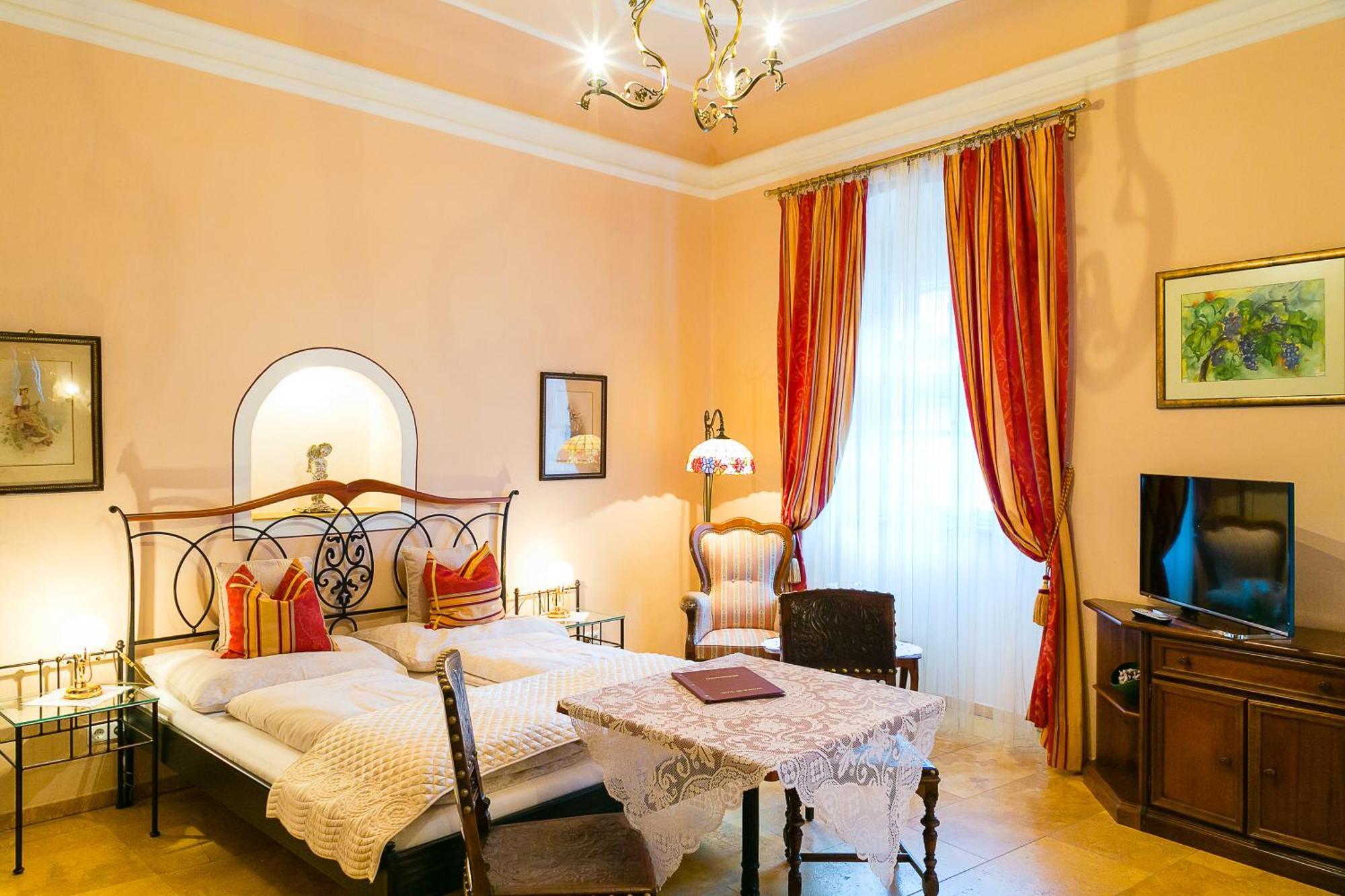 Boutique Hotel Ur-Wachau Weissenkirchen in der Wachau Bagian luar foto